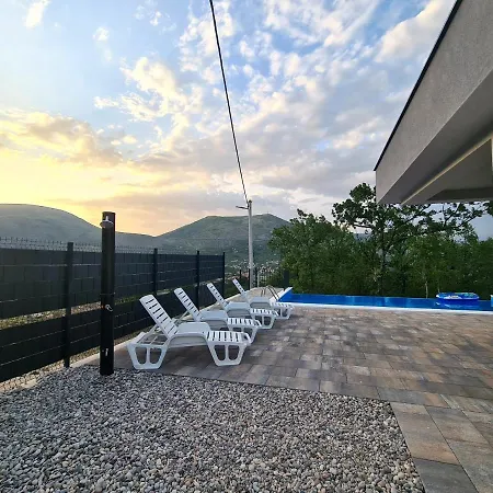 Villa Bevel