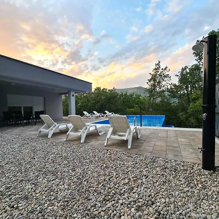 Villa Bevel *